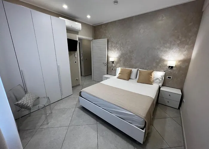 לינה וארוחת בוקר Lamezia Airport 4*