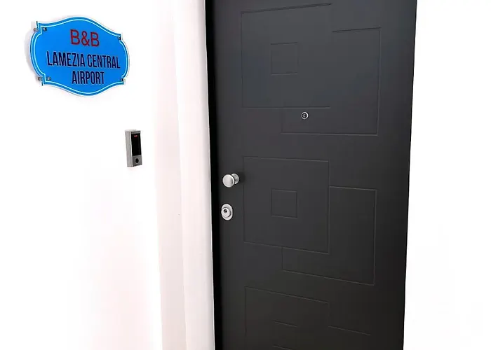 Lamezia Airport לינה וארוחת בוקר